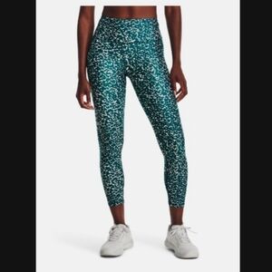 Under Armour. Teal W/white & Grey Speckle Print. Heat gear ankle leggings. Large
